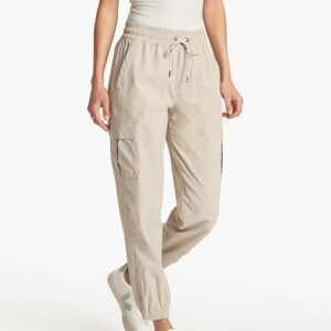 Vuori Women's Light Tan Cargo Joggers